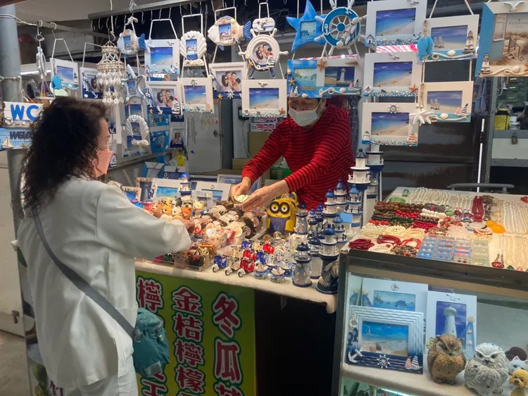 商店區生意冷清許多。陳宏銘攝