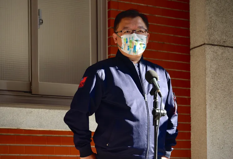 國民黨團書記長李德維批評，應該在適當的地方做適切的事情，而非「只要我喜歡，有什麼不可以」。林林攝