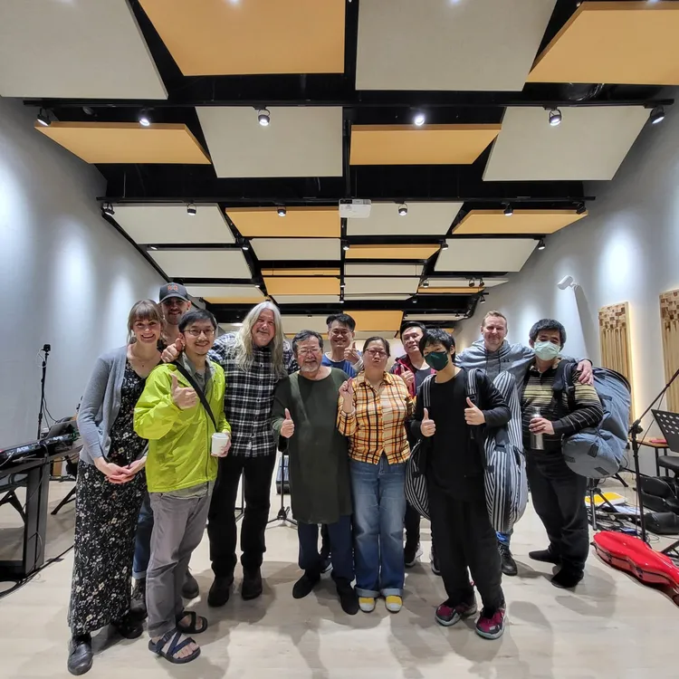 馬修連恩與海外樂手為音樂會彩排。新視紀整合行銷提供