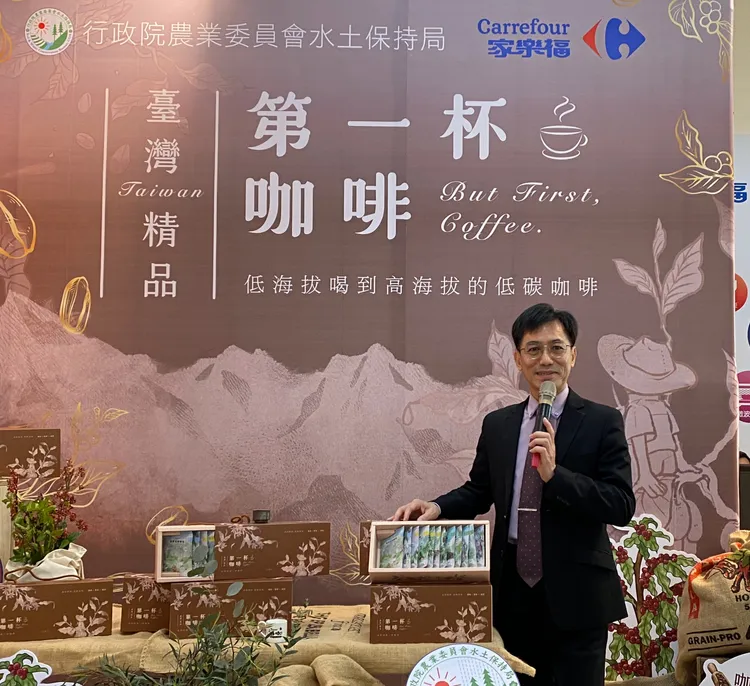 陳榮俊分局長呼籲大家今年春節品嘗「台灣第一杯」精品咖啡，還可以深入台灣精品咖啡莊園踩春旅遊。曾雪蒨攝