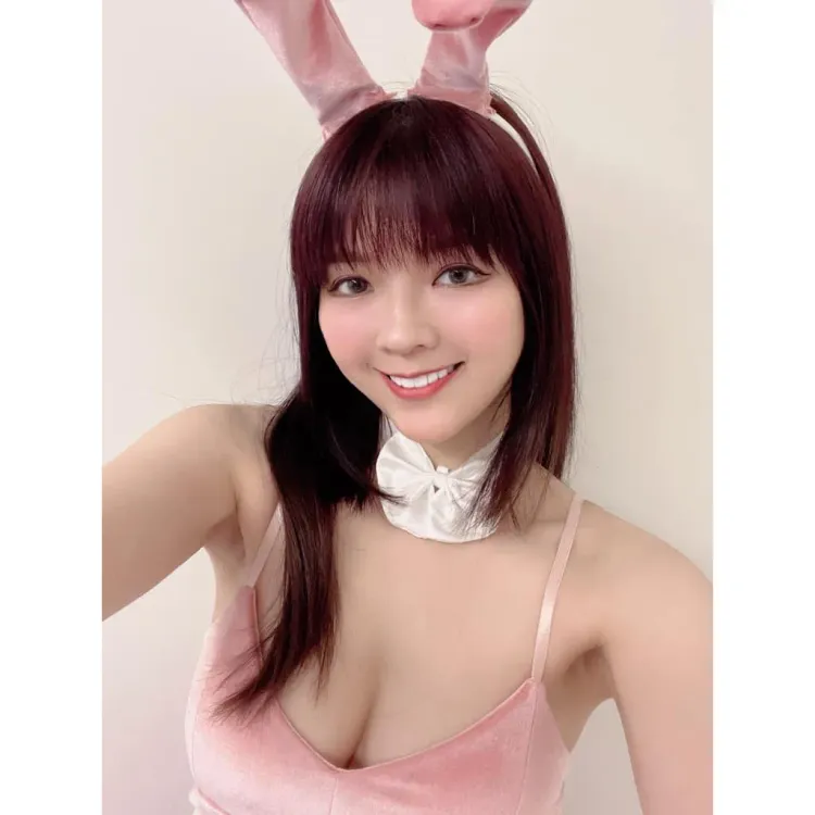 之前田慎節就化身粉紅兔女郎。翻攝臉書/Molly 翎熹