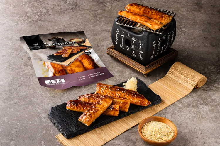 美威鮭魚推出送禮、自用兩相宜的年年有魚料理「美威蒲燒鮭魚肚」。業者提供