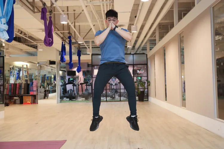 《深蹲跳》。鄭孟晃攝