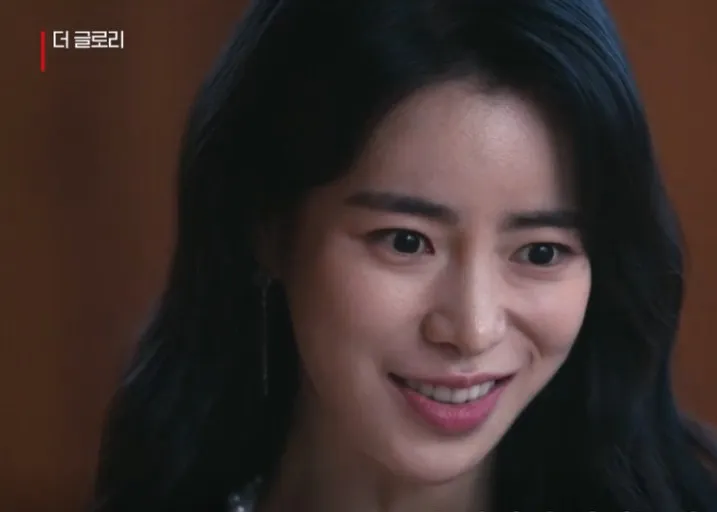 林知衍扮演的「朴涎鎮」仗著家裡有錢到處霸凌別人，嘴臉令人厭惡。翻攝Netflix