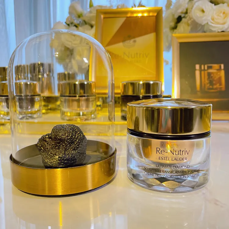 全新乳霜中添加了珍稀的黑鑽松露精萃成分。張家玲攝