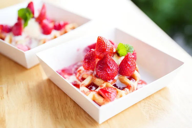 「汣禾家」比利時列日鬆餅，冬之戀大湖草莓口味99元。田欣雲攝