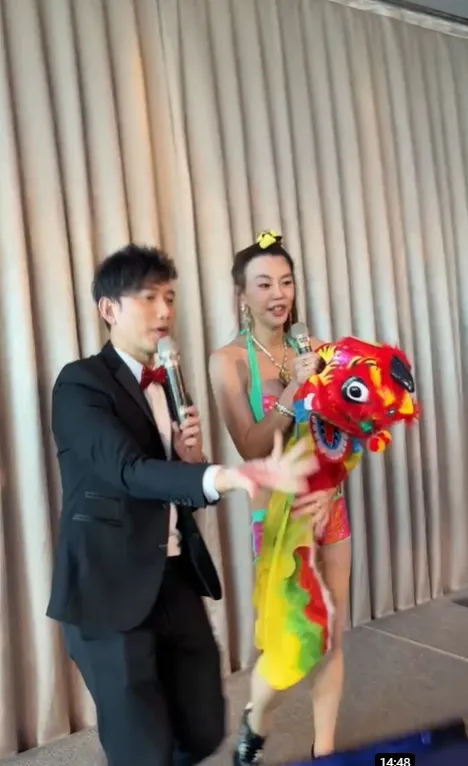 前兩天法拉利姐自己也有分享自己尾牙秀場，打扮和影片上打扮一致。引自法拉利姐臉書