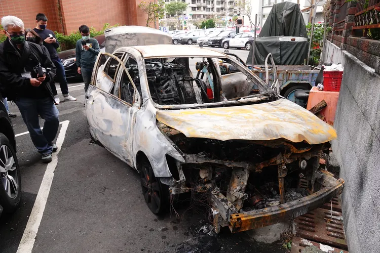 嫌犯作案用車輛燒車滅跡。施昂強攝