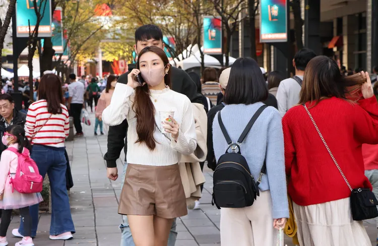 初三晚上到初四清晨是氣溫最低的時候。鄭孟晃攝