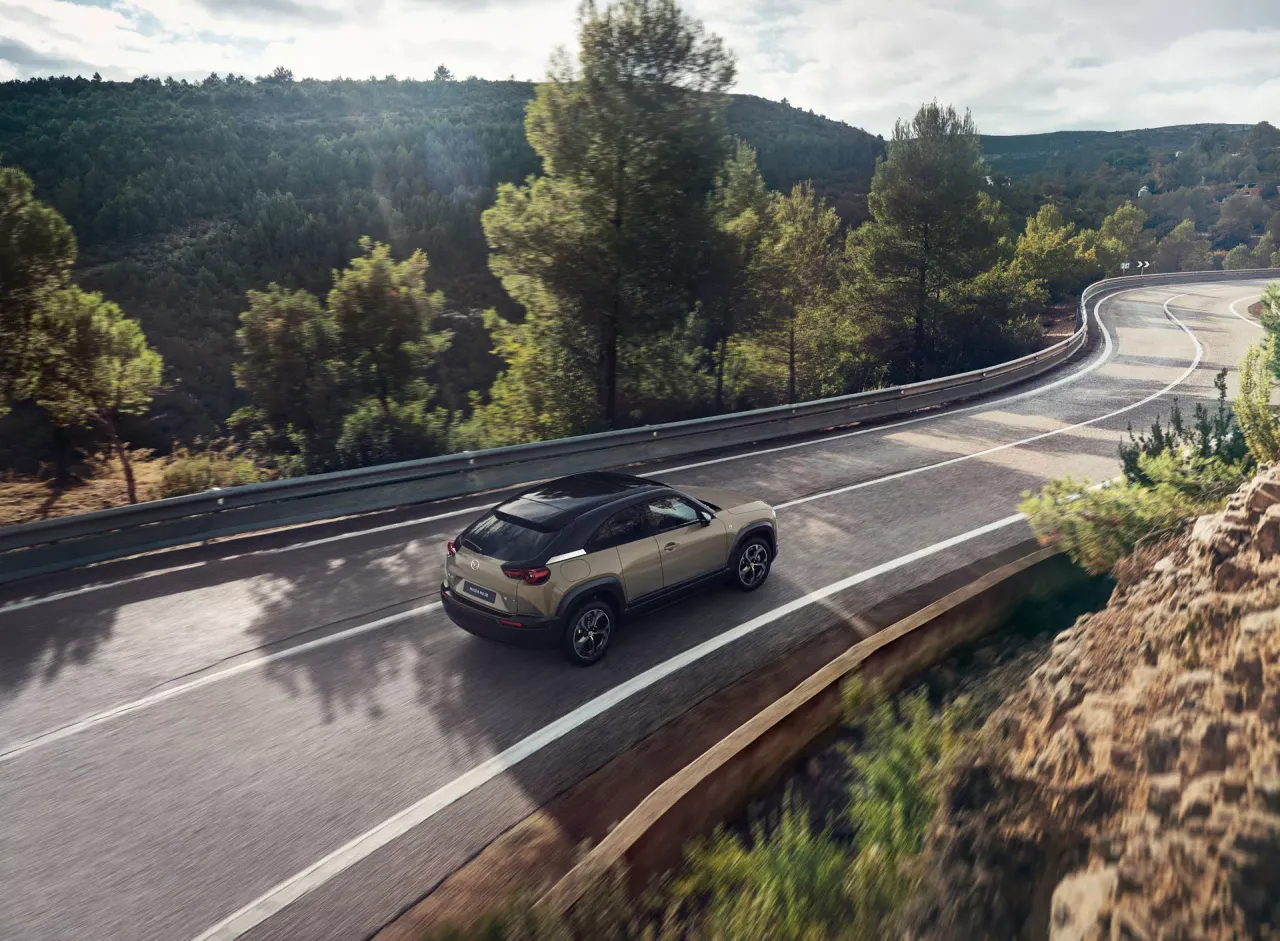 MX-30 e-Skyactiv R-EV雖然純電里程較純電版MX-30縮水，但透過轉子引擎發電卻可實現最大600公里的續行里程。原廠照片