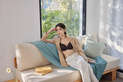 吳慷仁也愛看！邵雨薇敞衣秀美胸　火速吸10萬瘋狂點讚