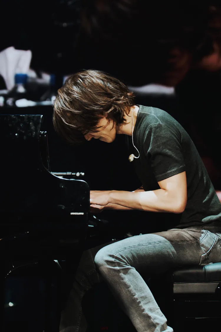 王力宏自彈自唱的魅力依舊。寬魚國際提供