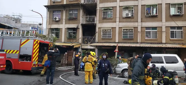 消防人員到場撲滅火勢，發現獨居的林男已成焦屍。讀者提供