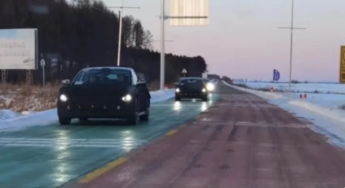 小米執行長雷軍親自測試小米汽車。翻攝@不是鄭小康