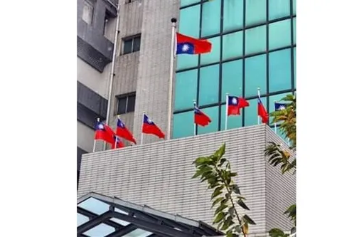 蔣萬安新上任區公所竟「倒掛國旗」　綠委錯愕：螺絲鬆到這程度