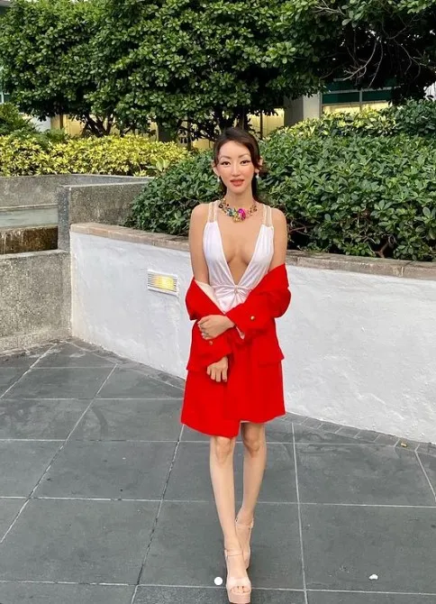 有網友擔心朴研美的腿跟手臂一樣瘦，也有網友呼籲尊重她的選擇。翻攝instagram/yeonmi_park