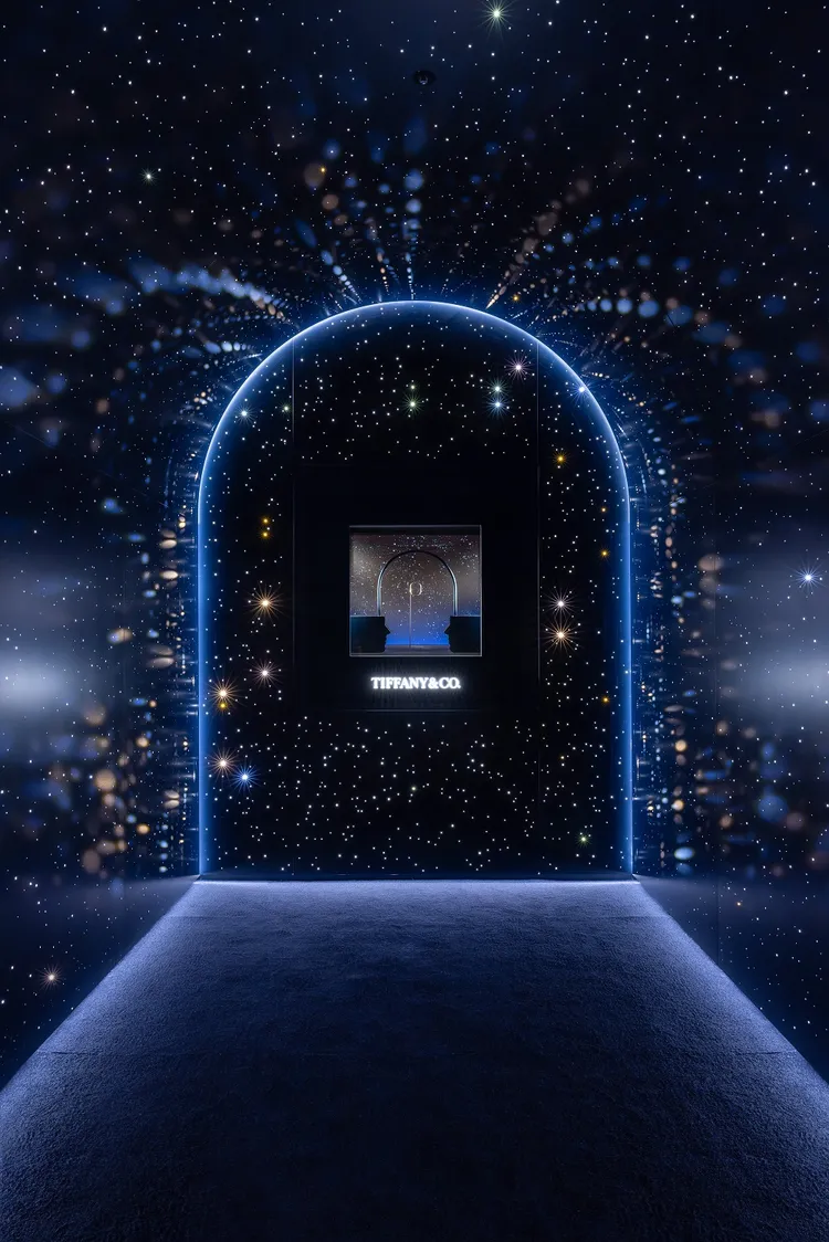 TIFFANY藉由融會藝術、工藝和創新精神的快閃店面，凸顯Lock系列珠寶背後象徵「人與人之間永恆連結與承諾」的理念。品牌提供