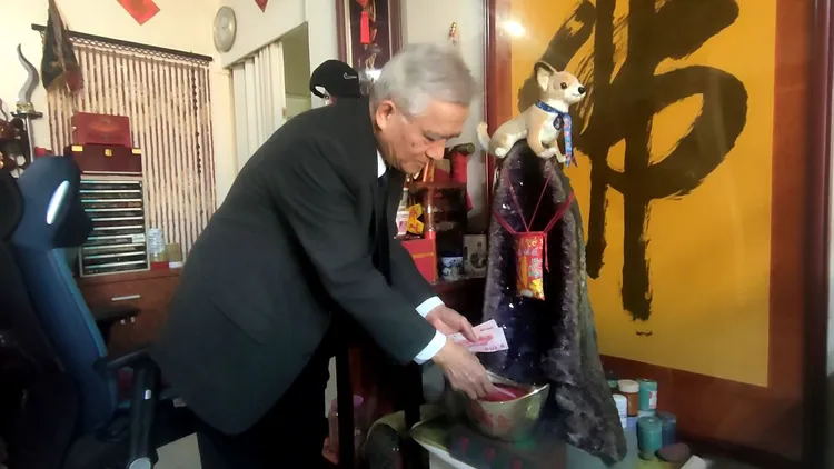 元寶內要放6張百元鈔。黃子騰攝