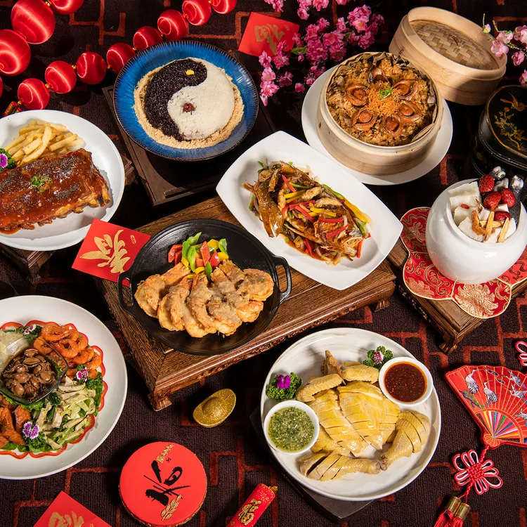 台北遠東香格里拉上海醉月樓推出年菜外帶6人份套餐 15,888 元。業者提供