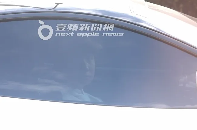 林俊傑駕駛麥拉倫生日超跑，不時左顧右盼。特勤中心攝