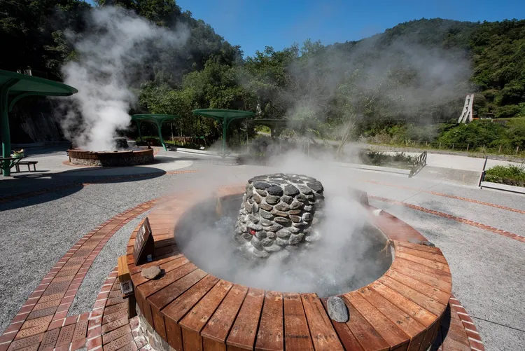 鳩之澤溫泉區設有煮蛋池讓遊客享受煮溫泉蛋樂趣。林管處提供