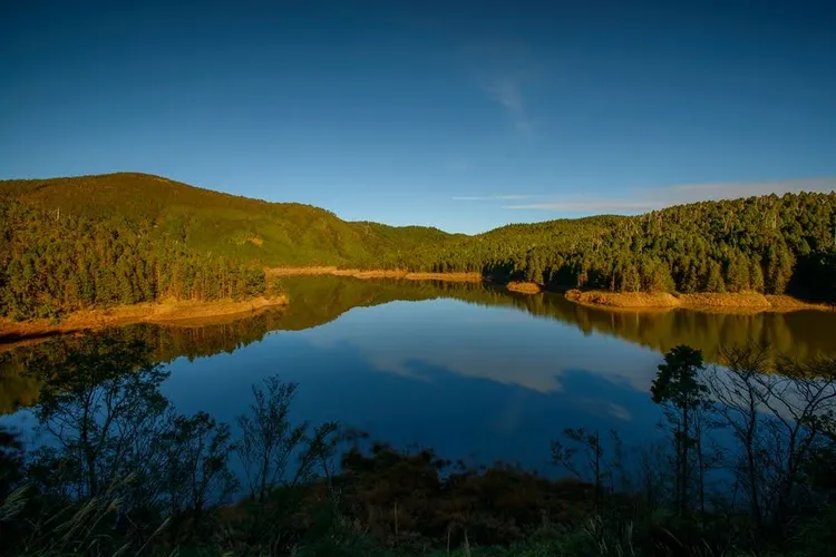 全台面積最大高山湖泊「翠峰湖」，滿水位之際，面積可達25公頃，因當地遠離塵囂，十分靜謐。羅東林管處提供