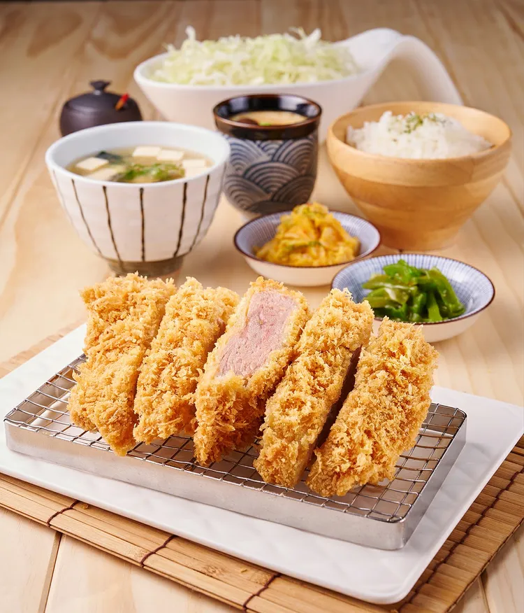 開幕當月打卡送霜淇淋，1/30-2/24平日點購2份套餐，第2份可享6折優惠。業者提供