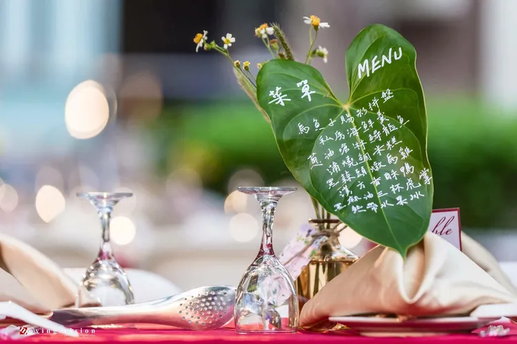 Midtown Wedding 中城婚禮計劃不使用一次性耗材，連菜單都是用綠葉製作。金葉摸油湯辦桌文化工作室提供