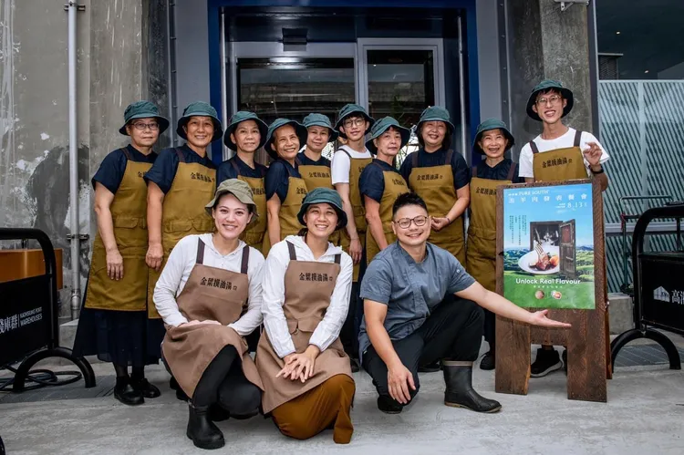 辦桌團隊。金葉摸油湯辦桌文化工作室提供