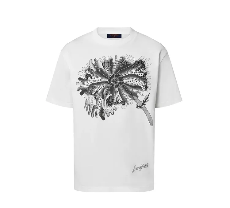 LV X 草間彌生Psychedelic Flower迷幻花朵圖案T 恤，2萬5200元。品牌提供