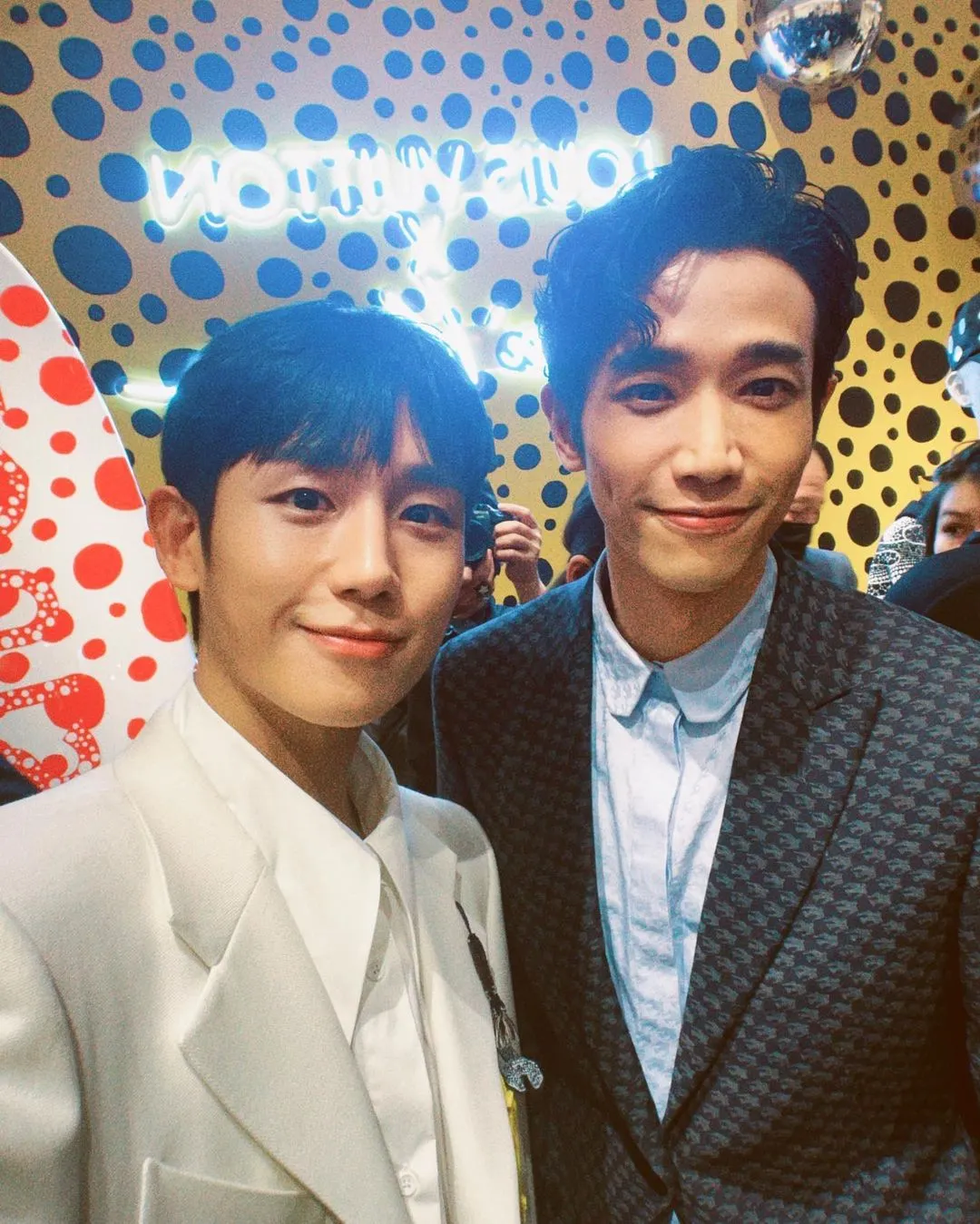 劉以豪（右）日前出席LV台北101旗艦店開幕派對，和韓星嘉賓丁海寅重聚。翻攝ryu19860812 IG