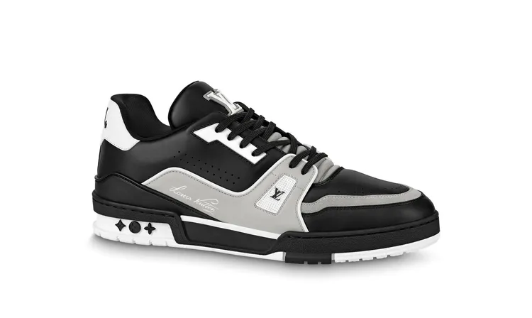 LV Trainer黑灰運動鞋，4萬2200元。品牌提供