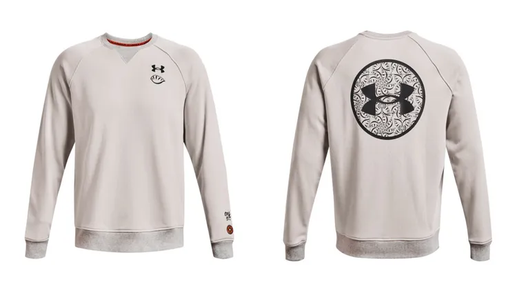 男款灰白色長袖T恤，2880元。品牌提供