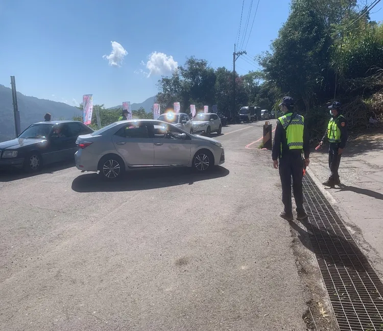 六龜分局在春節期間將嚴格取締惡性交通違規並加強交通疏導、管制措施。翻攝畫面