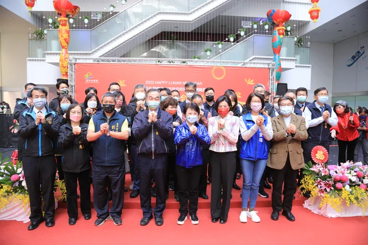 台中市府團隊新春團拜。市府提供