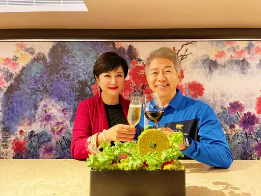 獨家|崔佩儀除夕夜慶58歲生日 老公奔回台祝壽「飯店開房狂歡2晚」