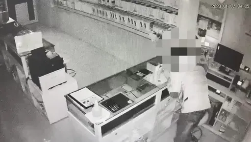 趁夜色潛入手機行　北市男偷走10萬元財物全花光