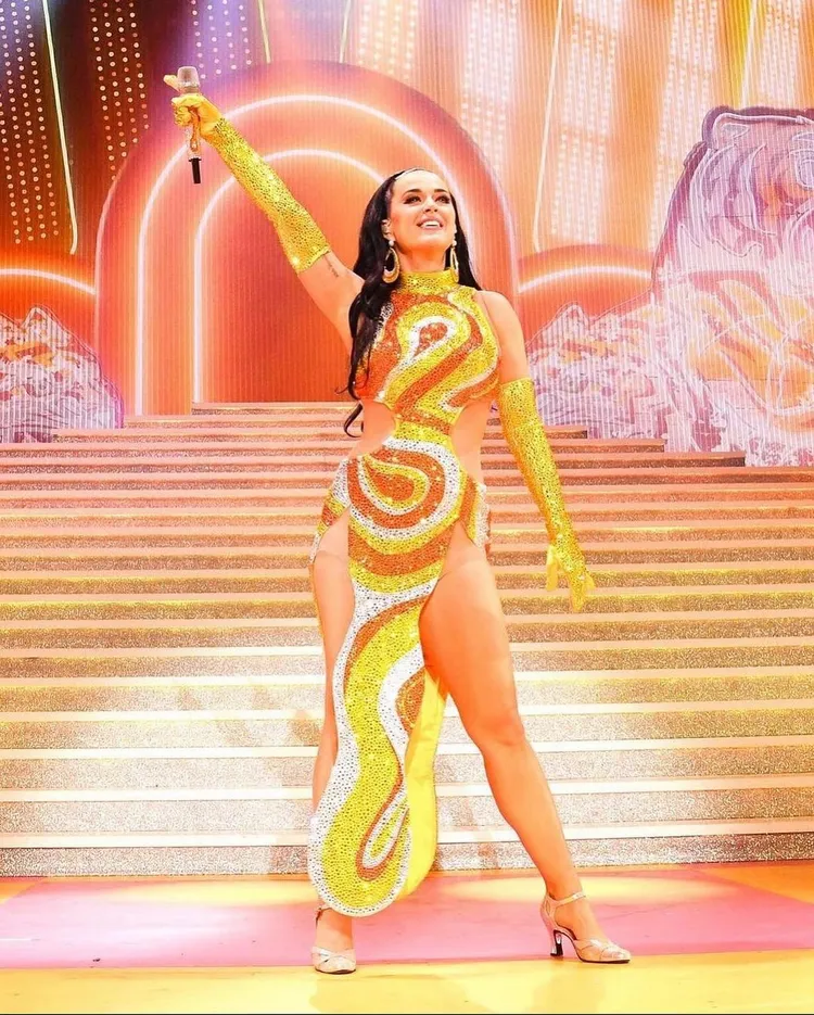 凱蒂佩芮也曾與這家公司合作bling bling演唱會秀服。翻攝discodaddystudio IG