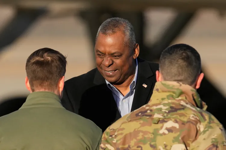 奧斯汀訪問南韓，專機降落於平澤市駐韓美軍烏山空軍基地。路透社