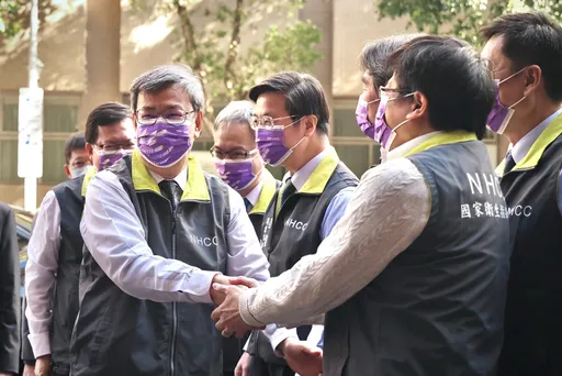 陳建仁赴指揮中心視察　要求檢討「2議題」