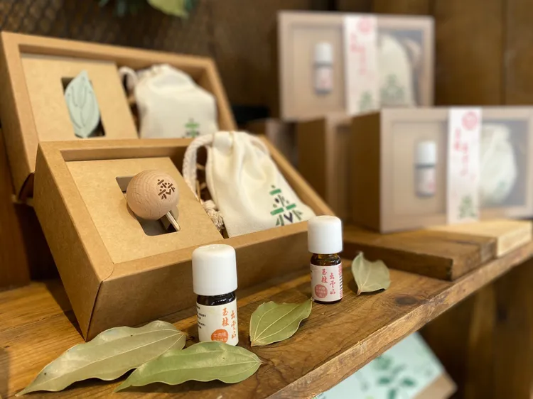 以台灣土肉桂煉製的土肉桂複方精油禮盒。東勢林管處提供