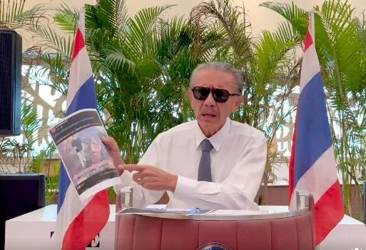 泰國眾議院前議員Chuvit Kamolvisit出示證據畫面。翻攝自Chuvit Kamolvisit臉書