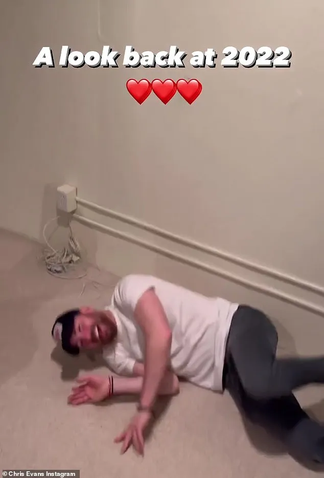 克里斯被嚇到後笑倒在地上。翻攝chrisevans IG