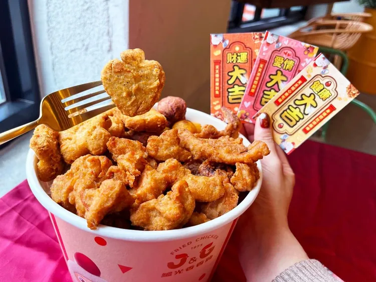 購買「開運聚財組」即可獲得「新春好運籤」，限量6000組。業者提供