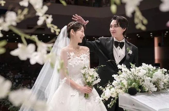 朴信惠2022年帶球嫁給崔泰俊。翻攝naver