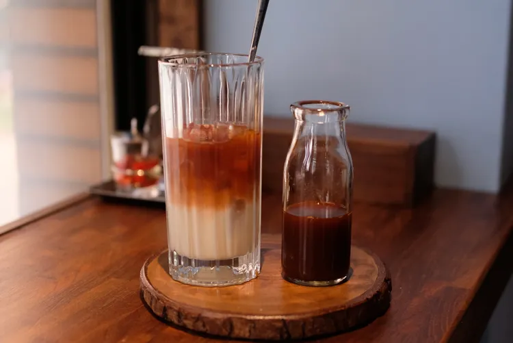 泰式奶茶風味香醇，比起泰國當地的甜度更低，感覺更順口不苦澀。葉盛耀攝