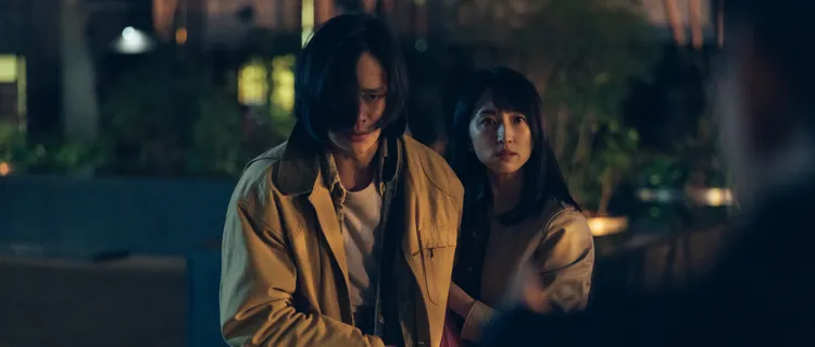 夏騰宏（左）與柯佳嬿飾姊弟 大讚姊姊很溫柔。Netflix提供