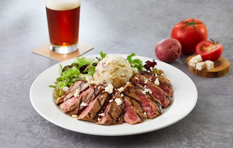 吉比鮮釀餐廳龍舌蘭花蜜紐約牛排。業者提供