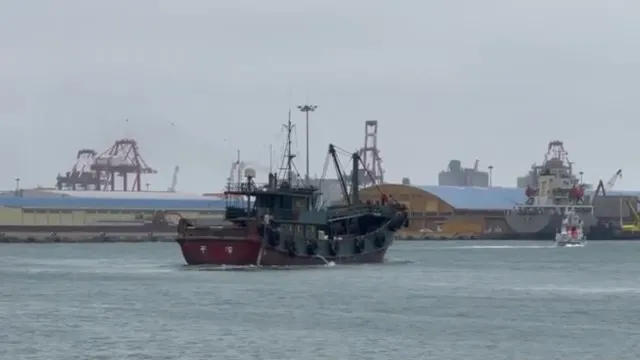 該漁船於中國的船公司，繳清所有罰鍰，讓該漁船、船員等，得以回到中國。海巡署提供