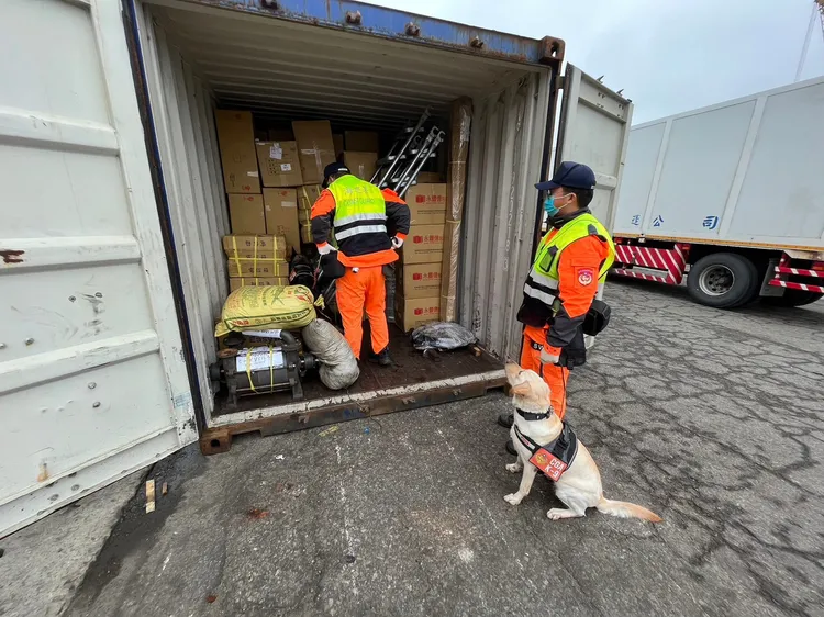 海巡署也將統合各單位資源，在農曆春節前夕，掃蕩進出境的船隻，杜絕不法情事。海巡署提供